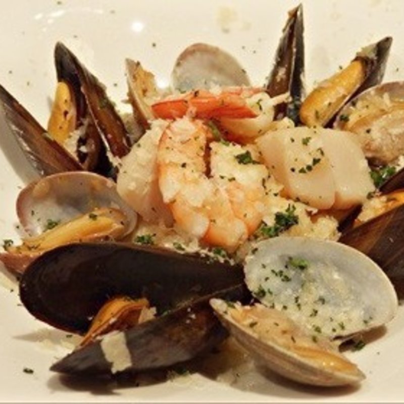 ムール貝とアサリの白ワイン仕立て　(tcc GINZAの洋食)