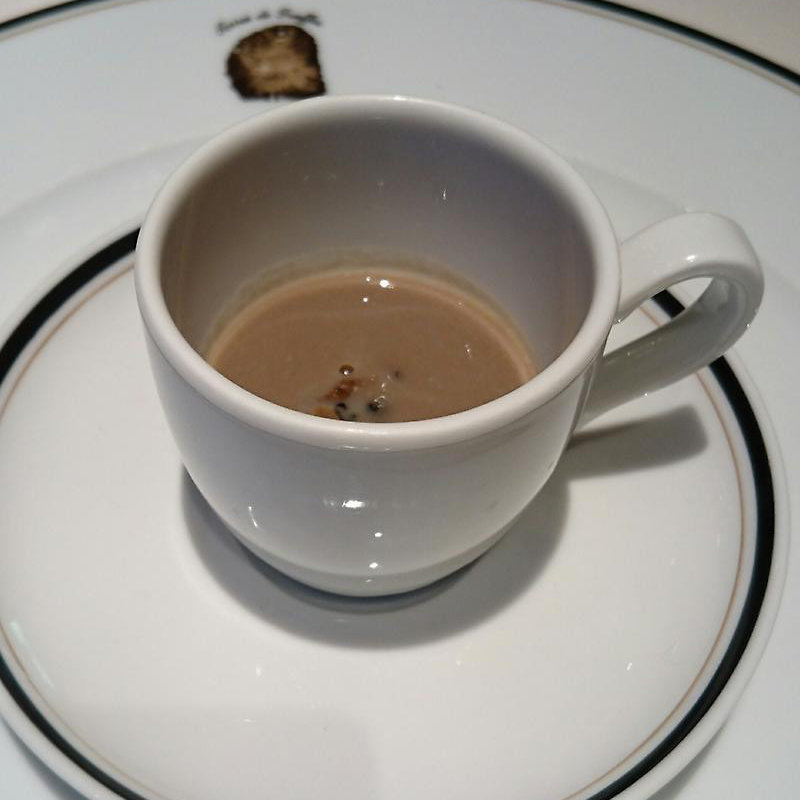 トリュフ薫ポタージュ(Terres de Truffes, Tokyo （テール・ド・トリュフ東京）)