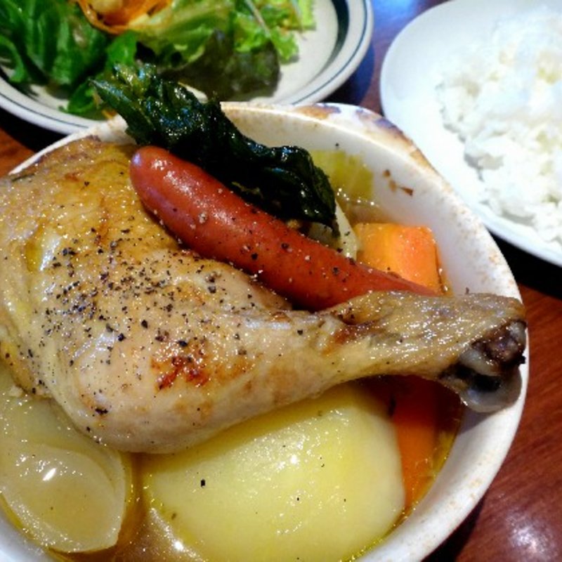 骨付き鶏モモ肉のポトフランチ(THE CAMP CAFE & GRILL)