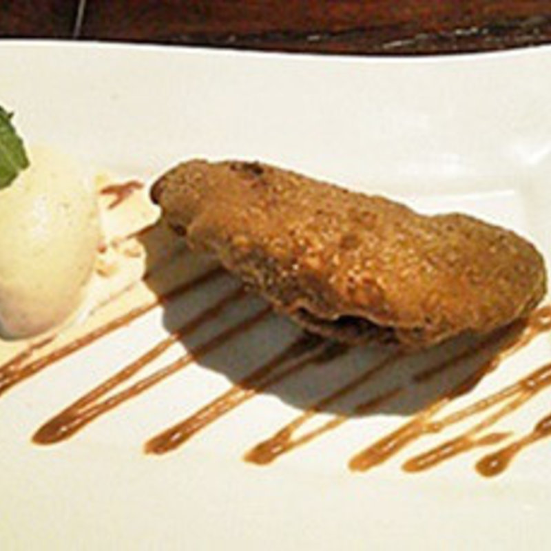 バナナのエンパナーダのアイスクリーム添え(TORO （トロ）)