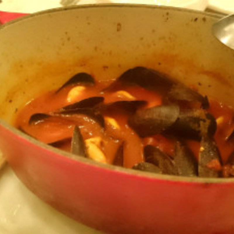 ムール貝のトマトソース煮込み（モンサンミッシェル産）(Ｔｒａｔｔｏｒｉａ Ａｖｅｎｔｉｎｏ （アヴェンティーノ）)