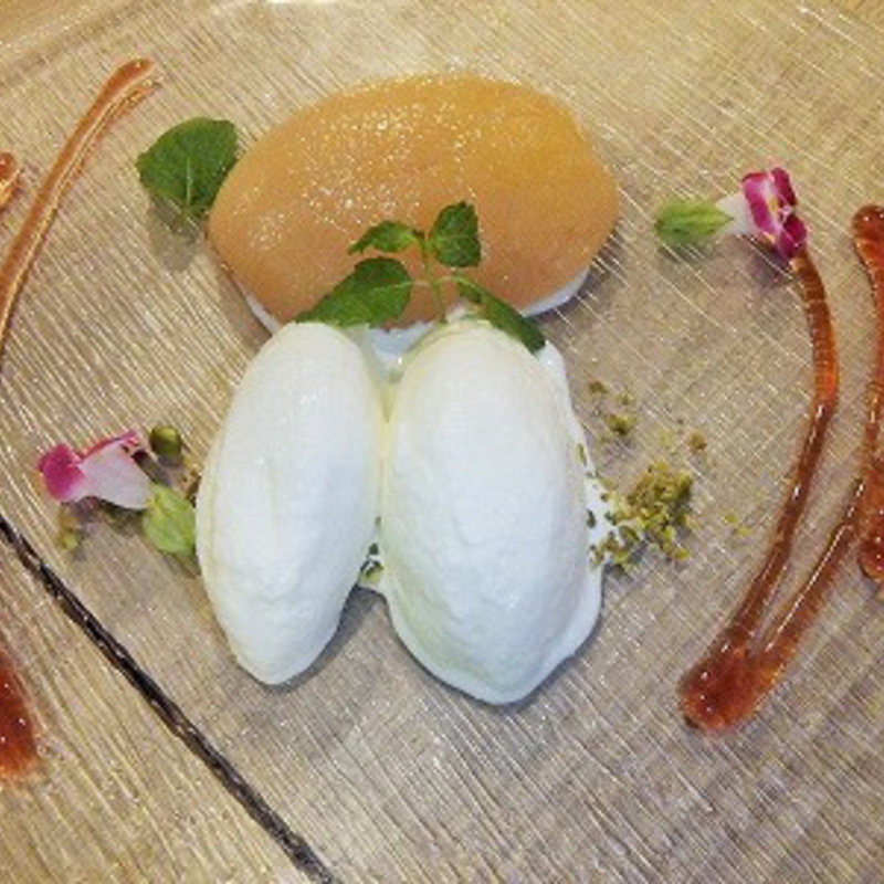 桃のコンポート(TRATTORIA PESCHERIA SELVAGGIO PRIMO （トラットリア ペスケリア セルバッジョ）)