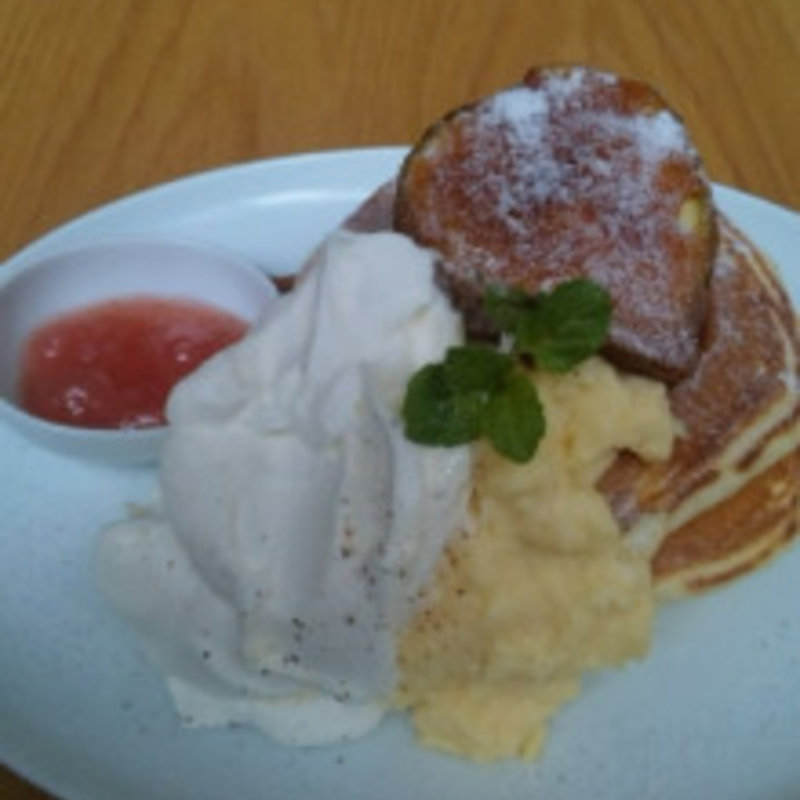 今月のパンケーキ　いちじくキャラメリゼ＆自家製カスタードクリーム(uzna omom b one )