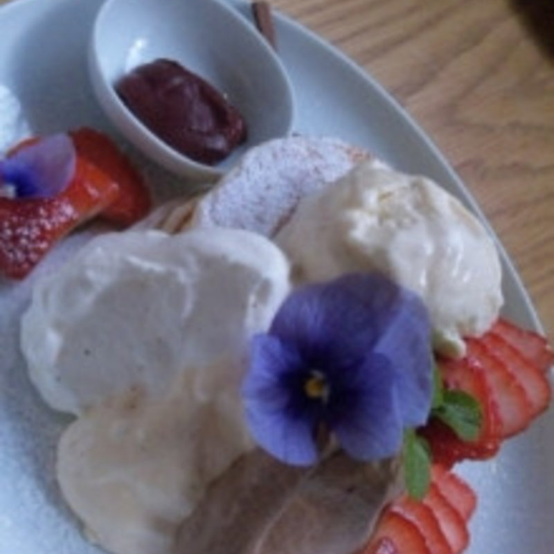 恋にきく☆苺とカスタードとチョコレートのバレンタインパンケーキ(uzna omom b one )