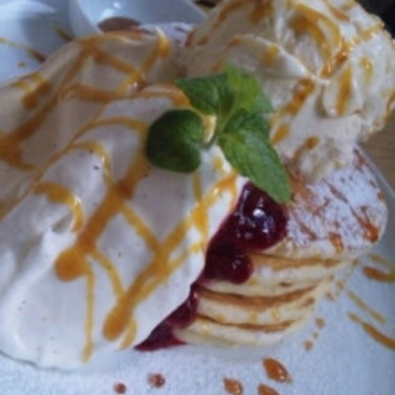 自家製キャラメルとバニラアイスのパンケーキ(uzna omom b one )