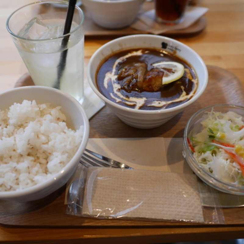 焦がしペッパーの焼きバーグシチューシングルセット&無料ドリンク(ベリーベリースープ 原宿神宮前店)