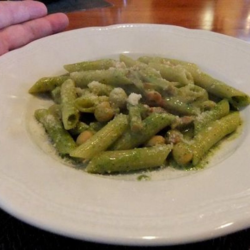 ベーコンとひよこ豆、バジルソースのペンネ(イル ガシーヨ)