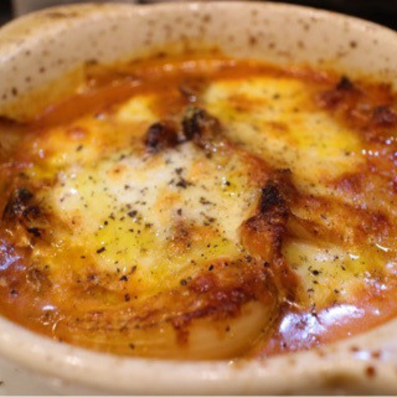 新玉ねぎとモッツァレラのオーブン焼き(Dining Kitchen VOCE~ヴォーチェ~)