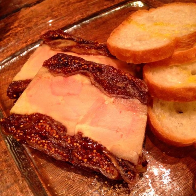 干しいちぢくとフォアグラのテリーヌ バケット添え(wasabi)