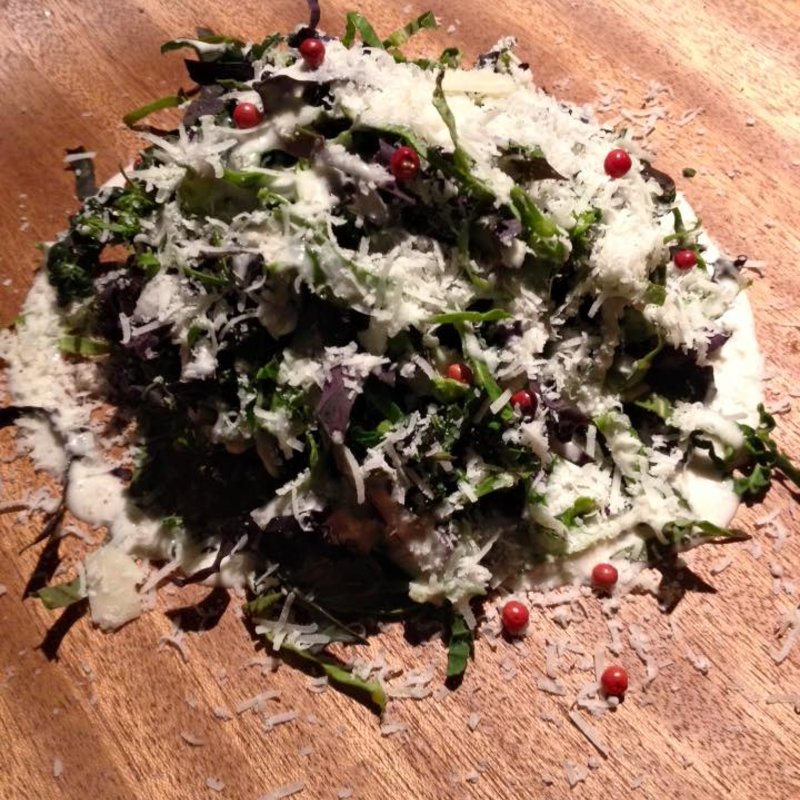 本日収穫のオーガニックケール爆弾サラダ(WE ARE THE FARM 恵比寿店)