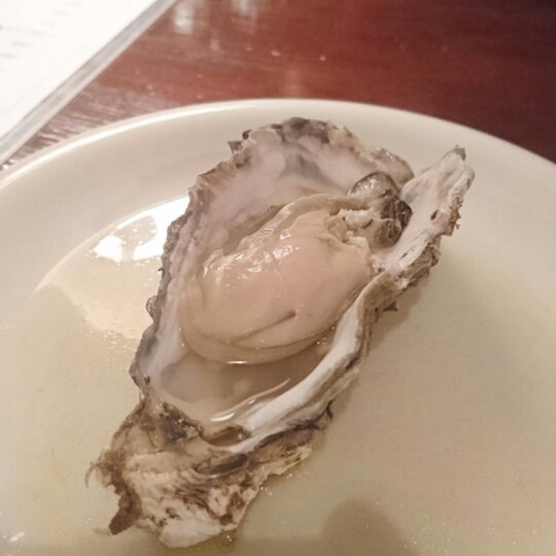 カキえもんの白ワイン蒸し(ワインバー･ルー (Winebar ru:))