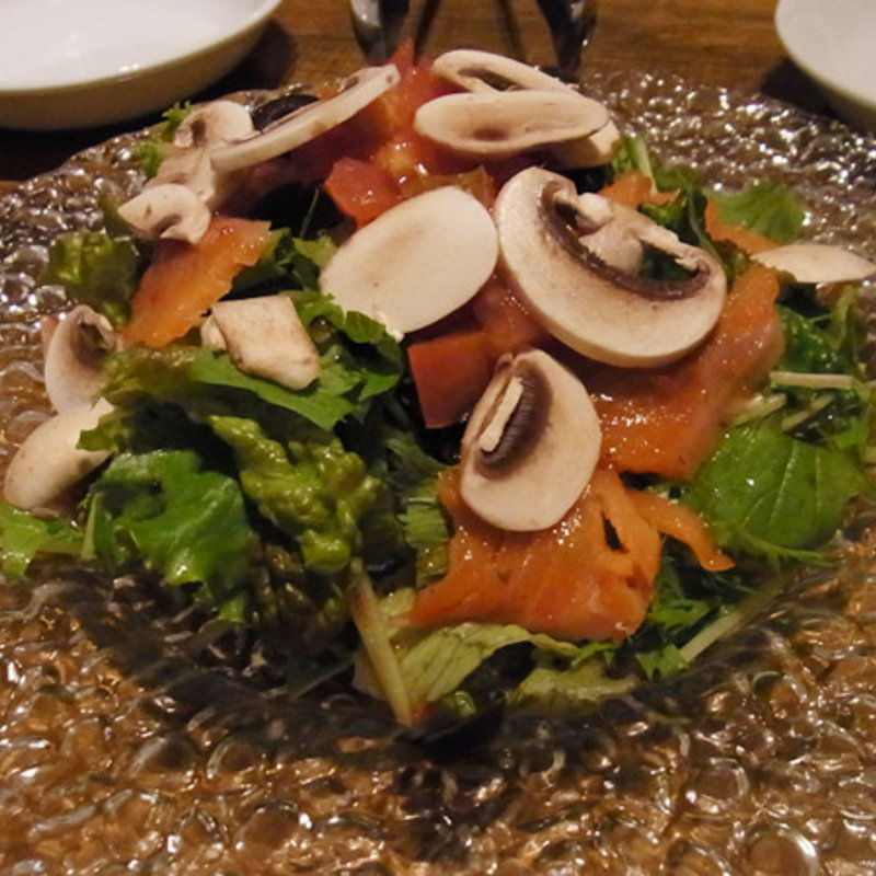 サーモントラウトとマッシュルームのサラダ(WWW.W)