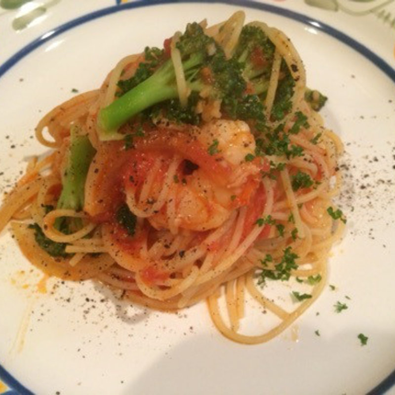 赤エビとブロッコリーをトマトソースで(YUKI （ユキ）)