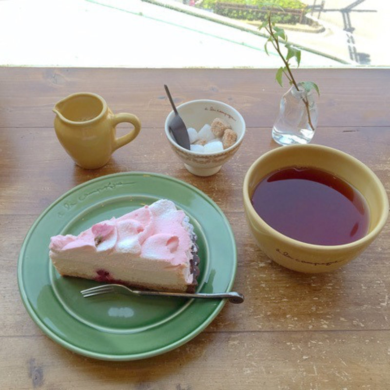 ケーキセット（期間限定　桜のタルト）(ア・ラ・カンパーニュ大井町店)