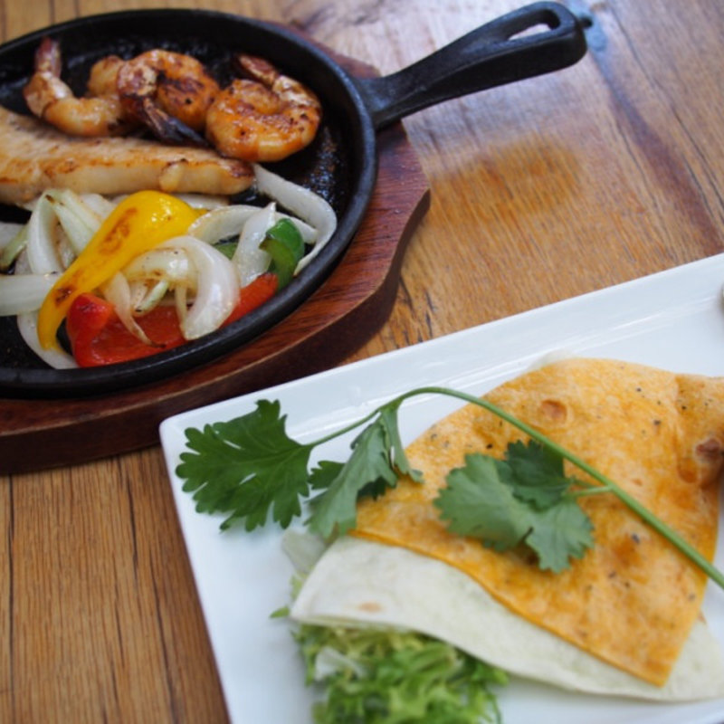 海老とカジキマグロの炭火焼きファフィータ(ｉｒｖｉｎｇ・ｐｌａｃｅ)