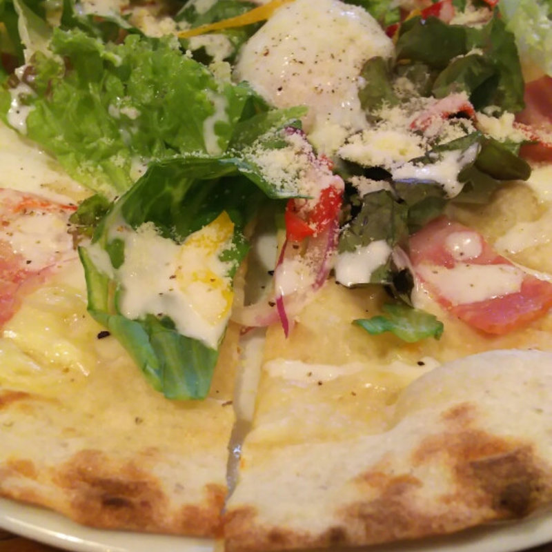 ランチセット（シーザーサラダのピッツァ）(アール ザ テーブル 外苑前本店 （R the TABLE【旧店名】CONA 外苑前店）)