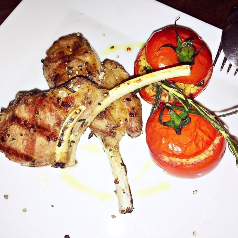 ラムチョップグリルとクスクスのトマチファルス(IVY PLACE)