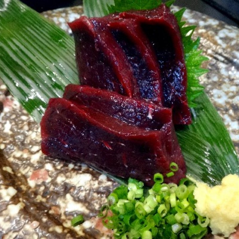 ミンク鯨赤身の刺身(創作和食あおき)