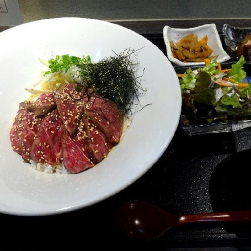柔らか和牛の黒酢ステーキ丼(創作和食あおき)