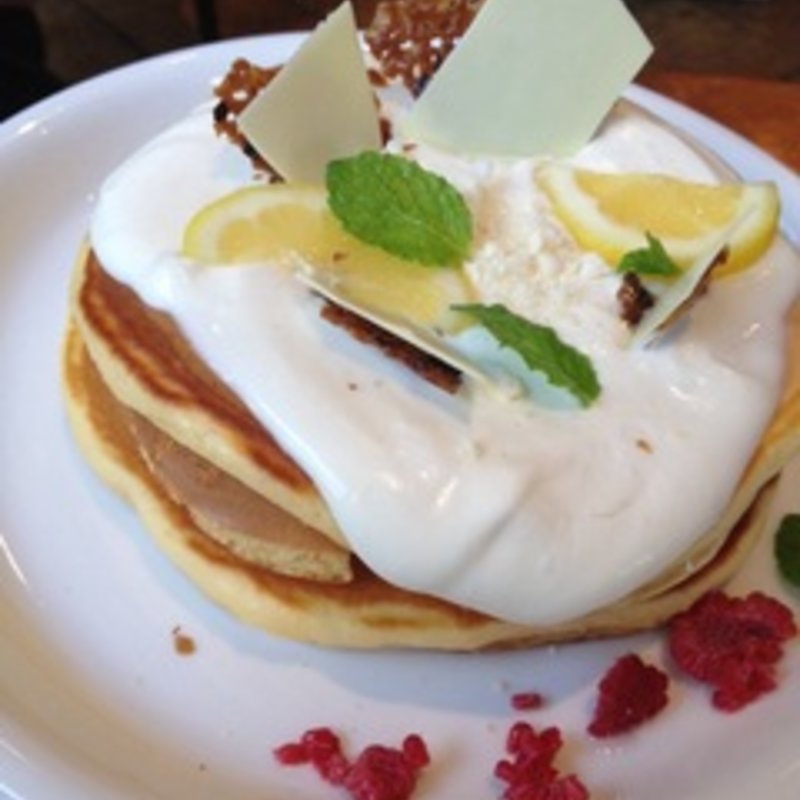 レモンとココナッツのパンケーキ(カフェ アクイーユ 恵比寿)