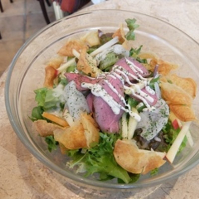 ローストビーフサラダ(カフェ アクイーユ 恵比寿)