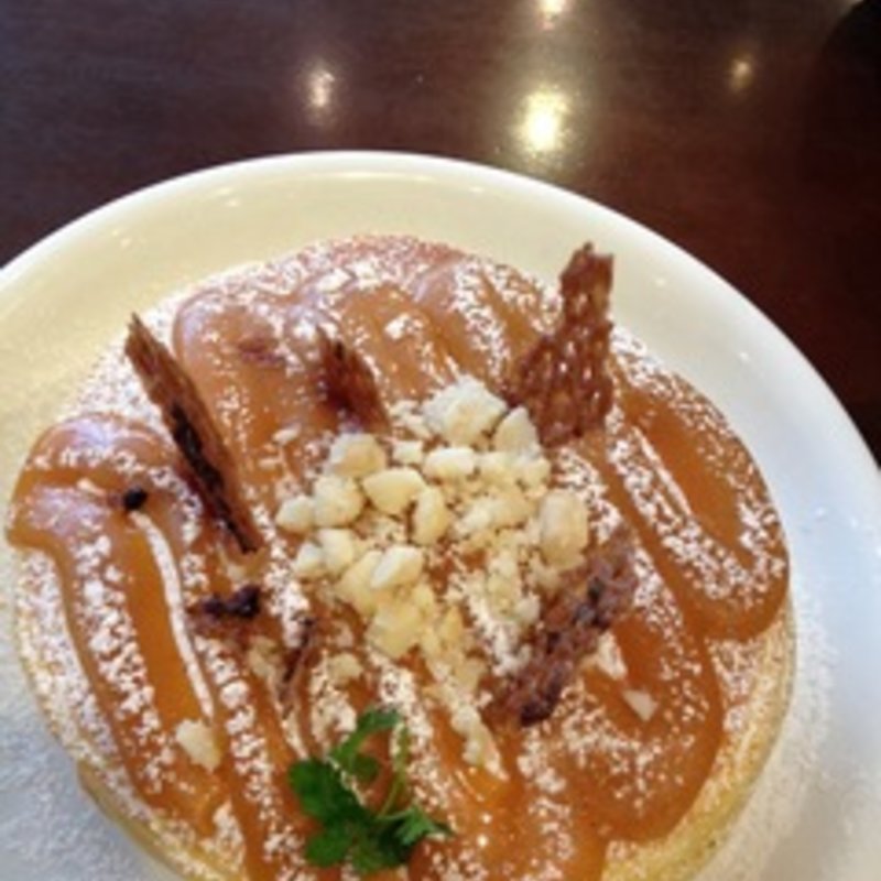 塩キャラメルとマカダミアンのホワイトデーパンケーキ(カフェ アクイーユ 恵比寿)