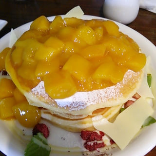 桃のフレンチトースト(カフェ アクイーユ 恵比寿)