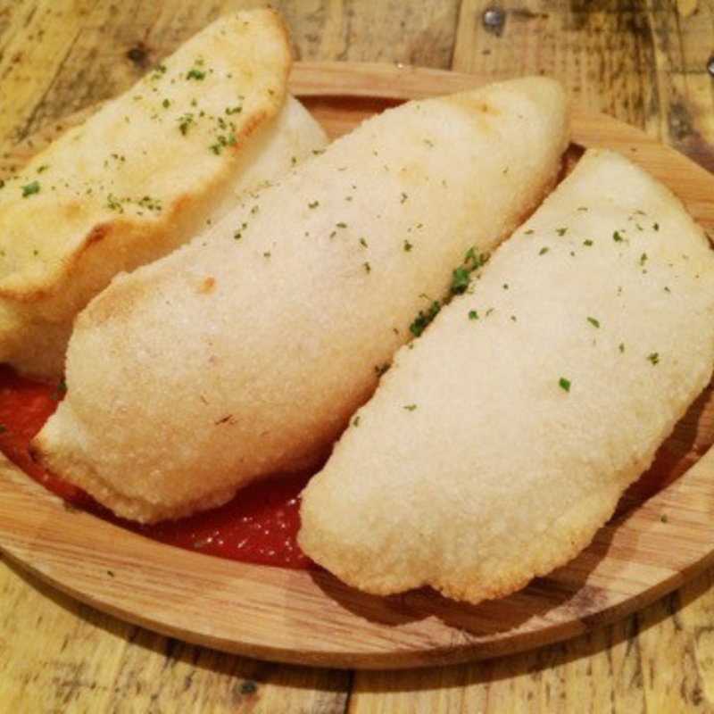 マルゲリータの揚げピザ(アザバルバンバン 北18条店 )