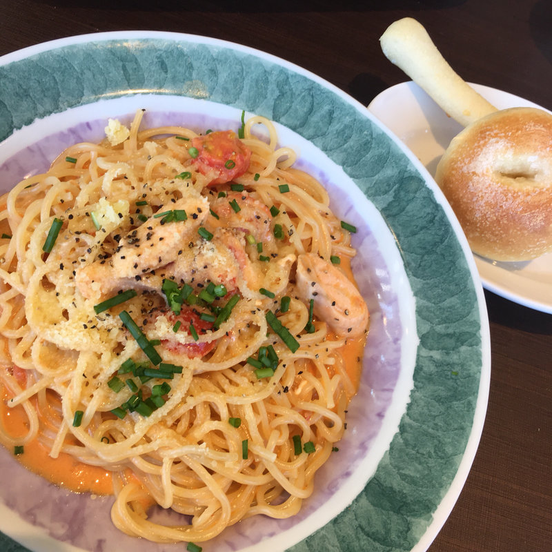サーモントマトクリームパスタ(鎌倉パスタ ピオレ明石店)