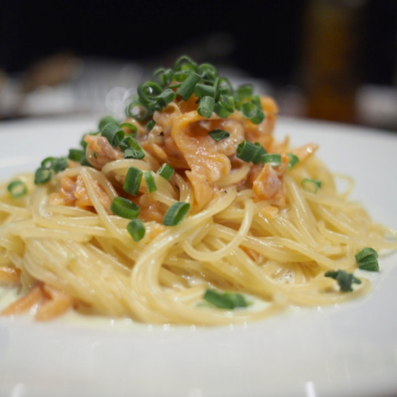 スモークサーモンのわさびクリームパスタ(アジト リュクス)