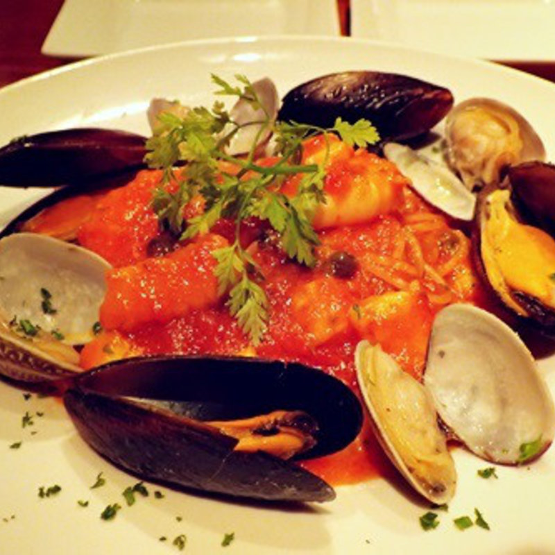 魚介のトマトソースパスタ(アジト リュクス)