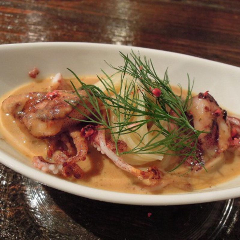 カッペリーニとヒイカのソテー・スープ・ド・ポワソンのクリーム仕立て・サフランとトリュフの香り(アジャン （Agen）)