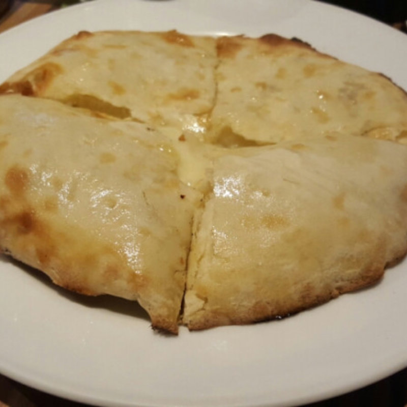 チーズ入りクルチャ(アジャンタ)