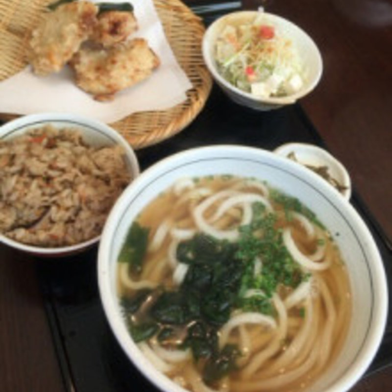 鶏天うどんにかしわご飯(無添さぬきめん あじ豊'')