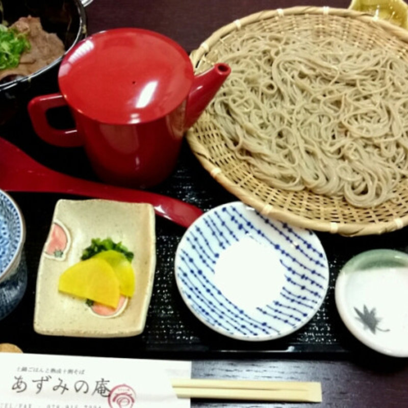 熟成十割そばと炙り牛タンのスープ茶漬け(あずみの庵)