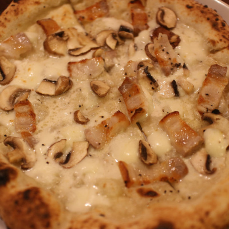 非トマトソースのパンチェッタ(アッツケ ピッツァ （AZZ' CHE PIZZA）)