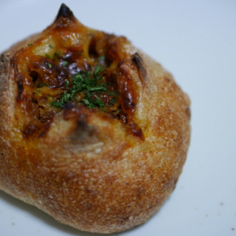 チーズカレーパン(アドゥマン （Ademain）)