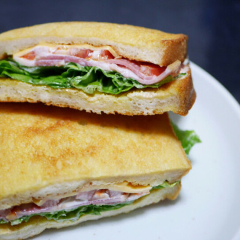 フレンチトーストのBLTサンド(アドゥマン （Ademain）)