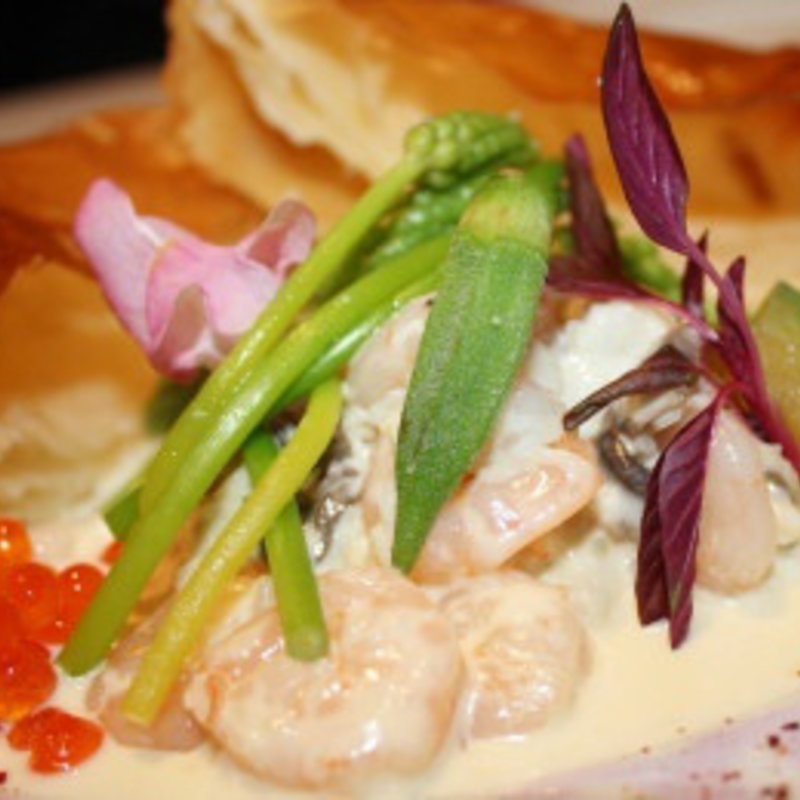 サーモンと海老のクリームパイ イクラを添えて(Ken Adonis)