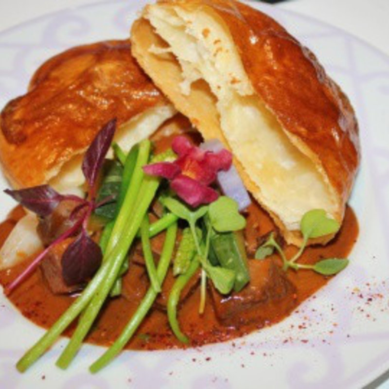 牛ホホ肉のパイ(Ken Adonis)