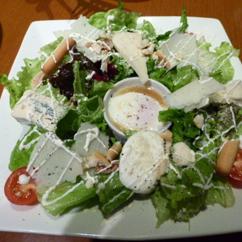 五種のチーズのサラダ(アトリエ・ド・フロマージュ 軽井沢売店 （Atelier de Fromage）)