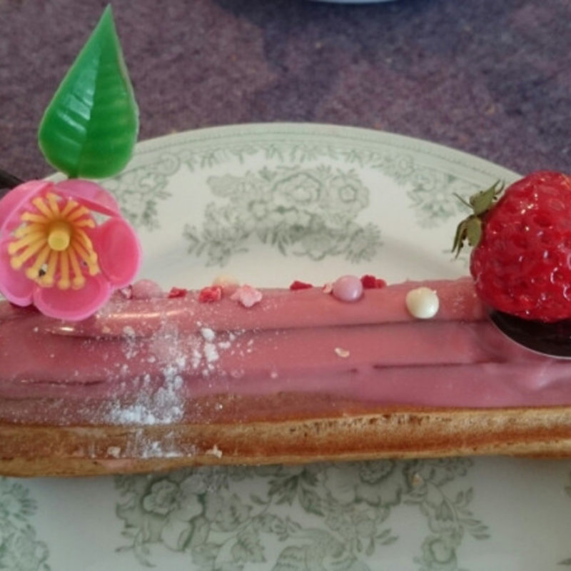 イチゴのエクレア(アトリエ・アルション)