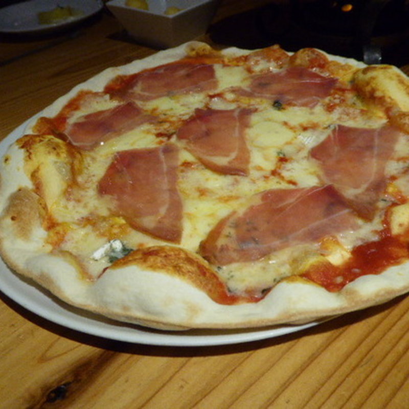 プレミアフロマージュピザ(アトリエ・ド・フロマージュ ピッツエリア・カフェ店 （Atelier de Fromage）)