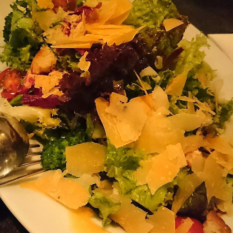 本日のチーズのサラダ(アベス （Abbesse）)