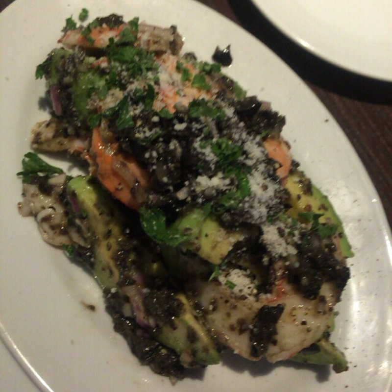 エビとアボカドの冷製和え物(アペリティーボ)