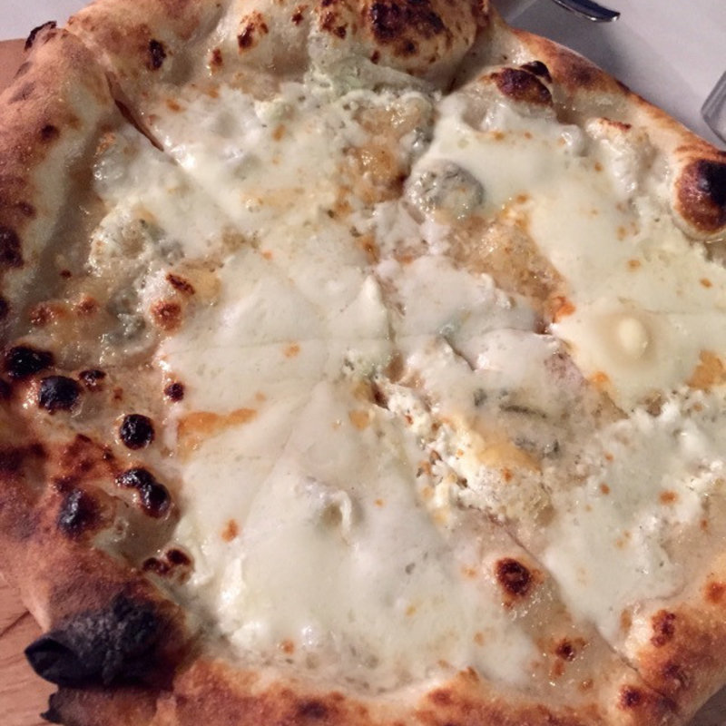 4種のチーズのピザ(アマーク ド パラディ ICC （アイシーシー）)