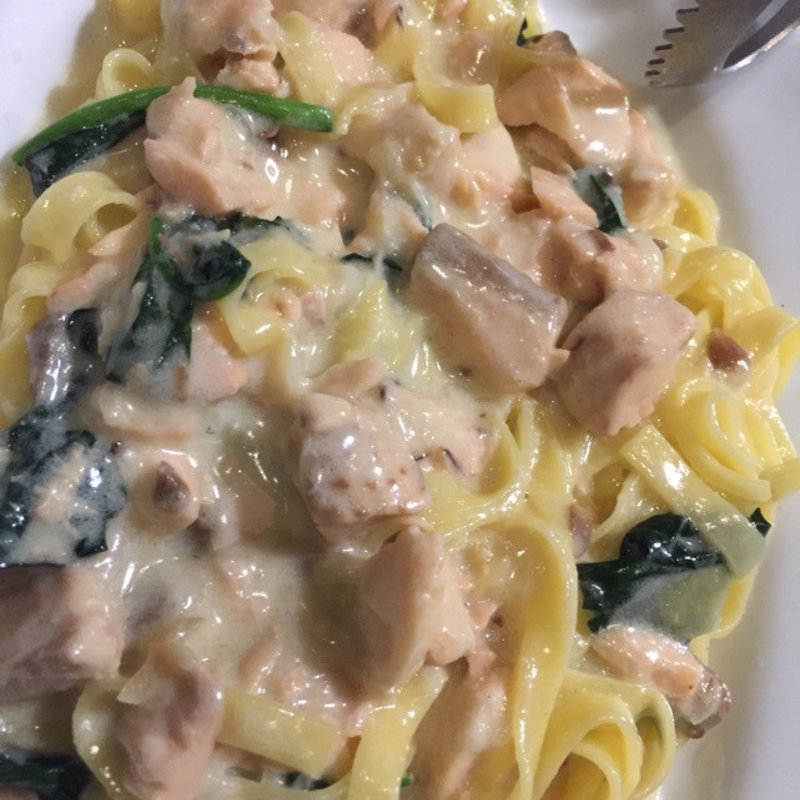 サーモンとほうれん草のクリームパスタ(アマーク ド パラディ ICC （アイシーシー）)