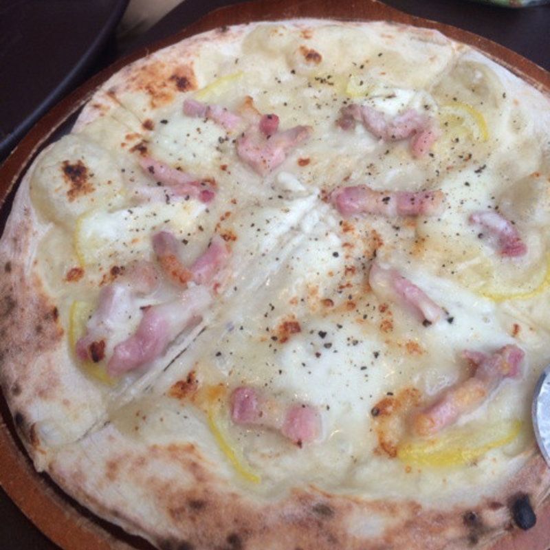 オニオンベーコンピザ(アマルフィイ カフェ みなとみらい)