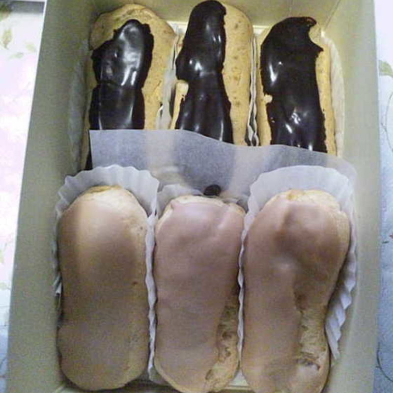 エクレア（チョコ）(甘座洋菓子店 )