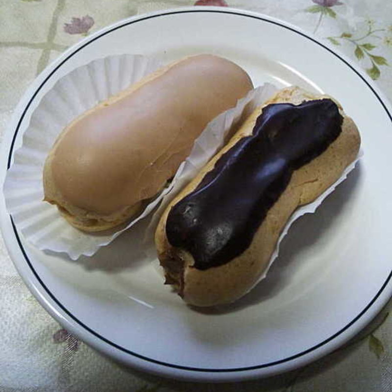 エクレア（モカ）(甘座洋菓子店 )